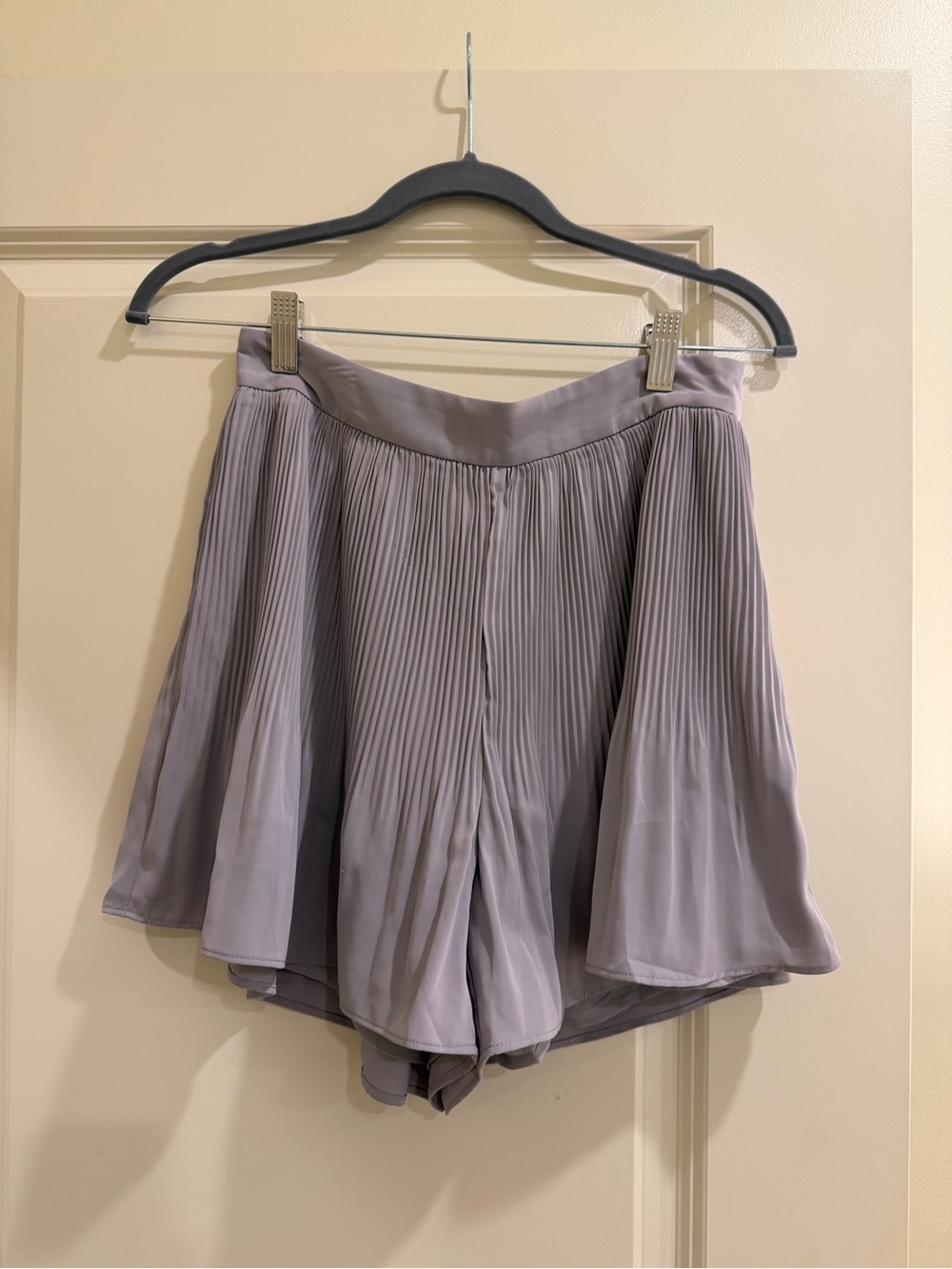 NWT Women's Grey Pleated Flowy Skort Shorts- High-Waist Style Size Medium